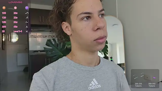 Snapshot of grey___27 chatting on November 18, 2025, 12:19 pm grey 27 online show from November 18, 2025, 12:19 pm