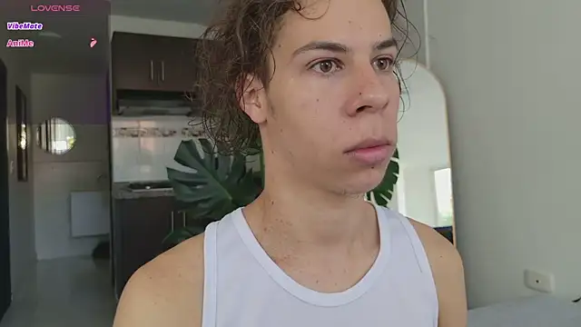 Snapshot of grey___27 chatting on November 22, 2025, 12:26 pm grey 27 online show from November 22, 2025, 12:26 pm