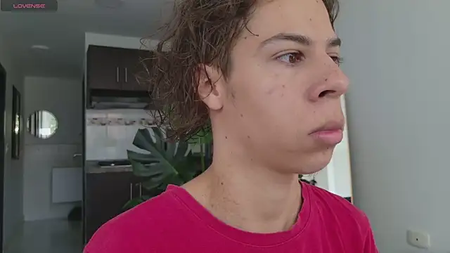 Snapshot of grey___27 chatting on November 20, 2025, 12:28 pm grey 27 online show from November 20, 2025, 12:28 pm