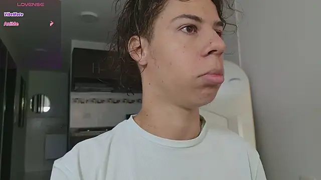 Snapshot of grey___27 chatting on March 2, 2026, 11:28 am grey 27 online show from March 2, 2026, 11:28 am