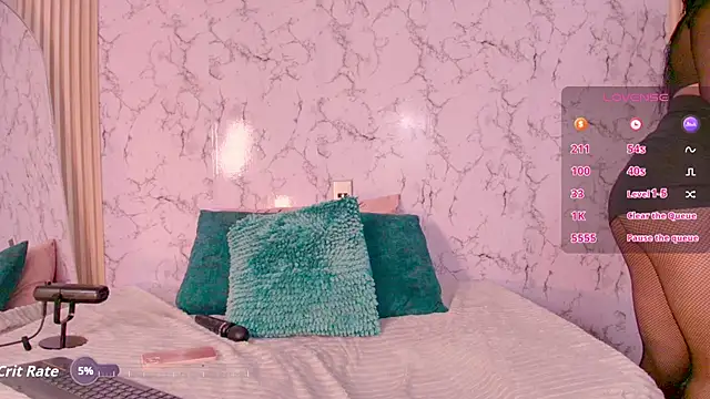 Juliana rodriguez  online show from October 29, 2025, 3:33 pm