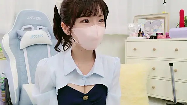 Snapshot of -minami- chatting on September 27, 2025, 12:11 pm -minami- online show from September 27, 2025, 12:11 pm