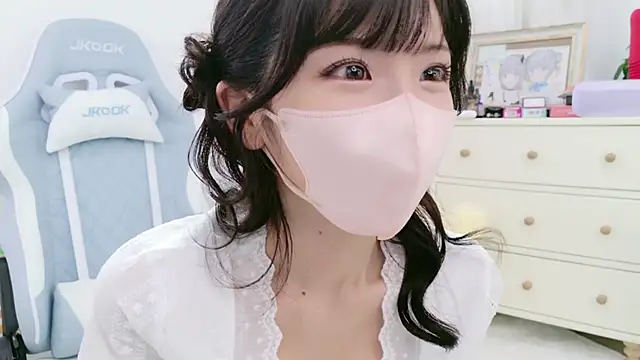 Snapshot of -minami- chatting on September 23, 2025, 3:13 am -minami- online show from September 23, 2025, 3:13 am