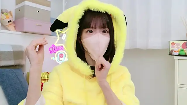 Snapshot of -minami- chatting on January 9, 2025, 12:30 pm -minami- online show from January 9, 2025, 12:30 pm