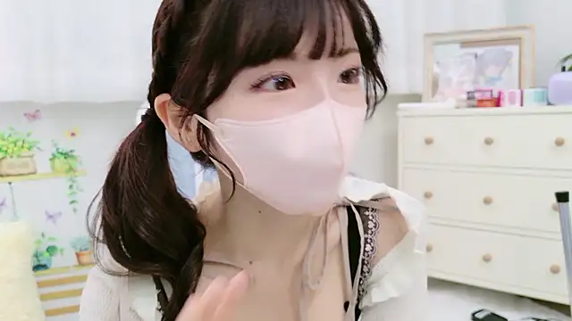 Snapshot of -minami- chatting on October 7, 2025, 12:06 pm -minami- online show from October 7, 2025, 12:06 pm