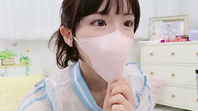 Snapshot of -minami- chatting on October 13, 2025, 12:18 pm -minami- online show from October 13, 2025, 12:18 pm