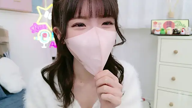 Snapshot of -minami- chatting on January 7, 2025, 12:09 pm -minami- online show from January 7, 2025, 12:09 pm