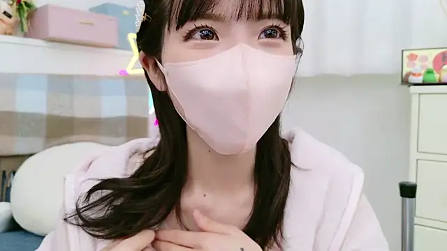 Snapshot of -minami- chatting on January 5, 2025, 6:56 am -minami- online show from January 5, 2025, 6:56 am