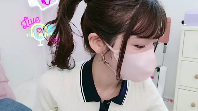 Snapshot of -minami- chatting on March 20, 2025, 3:45 am -minami- online show from March 20, 2025, 3:45 am