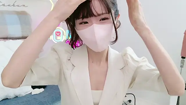 Snapshot of -minami- chatting on March 8, 2025, 3:50 am -minami- online show from March 8, 2025, 3:50 am