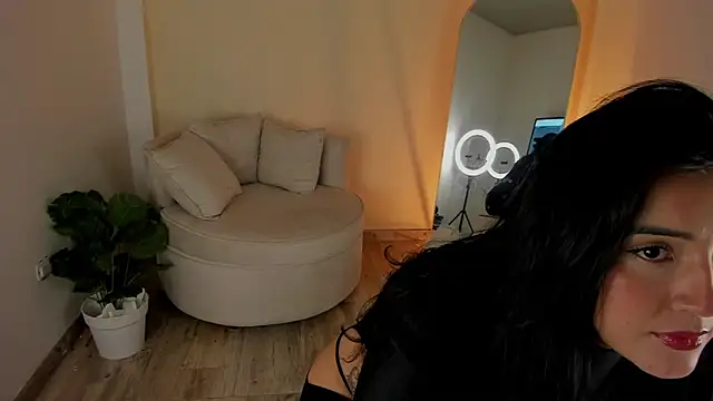 miss catalina9 online show from December 4, 2024, 5:10 am