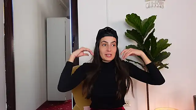 Snapshot of NinaCrystal1 chatting on December 15, 2025, 7:47 am NinaCrystal1 online show from December 15, 2025, 7:47 am