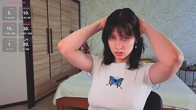 JulisSweet online show from October 18, 2025, 7:10 am