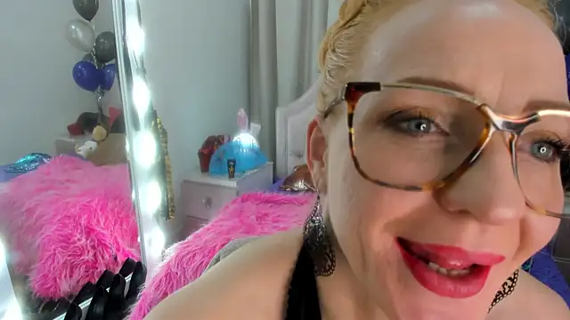 Snapshot of SquirtyAlisa chatting on October 27, 2025, 7:48 pm SquirtyAlisa online show from October 27, 2025, 7:48 pm