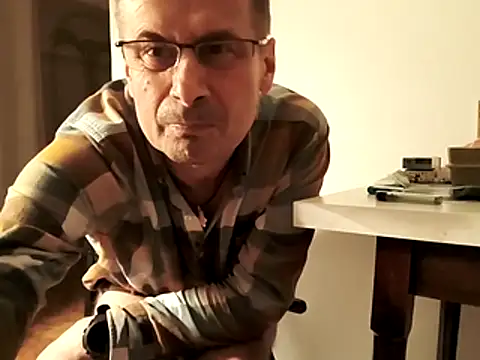 Snapshot of gendos777 chatting on December 18, 2025, 2:54 pm gendos777 online show from December 18, 2025, 2:54 pm