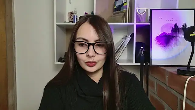 lalawhitte online show from June 17, 2026, 1:49 am