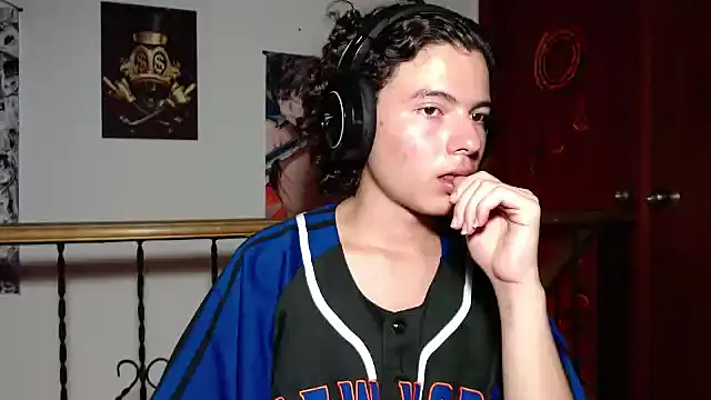 Snapshot of Soy_leonel chatting on January 24, 2025, 7:49 pm Soy leonel online show from January 24, 2025, 7:49 pm