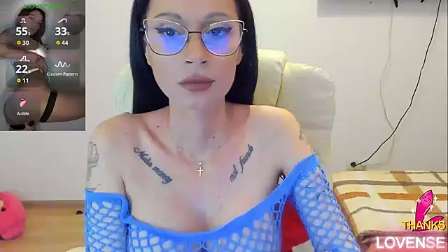 Snapshot of kissnicol32 chatting on May 13, 2026, 4:14 pm kissnicol32 online show from May 13, 2026, 4:14 pm
