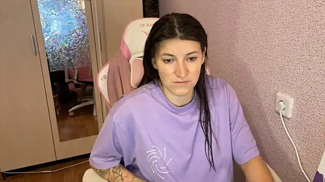 Snapshot of Katrin__kiss chatting on April 19, 2026, 1:23 pm Katrin kiss online show from April 19, 2026, 1:23 pm