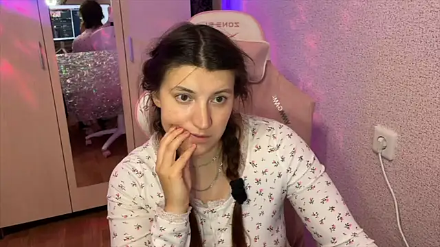 Katrin  kiss online show from February 4, 2026, 6:36 pm