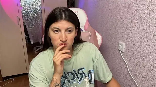 Snapshot of Katrin__kiss chatting on April 26, 2026, 6:05 pm Katrin kiss online show from April 26, 2026, 6:05 pm
