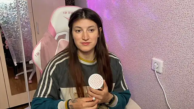 Snapshot of Katrin__kiss chatting on May 3, 2026, 6:33 pm Katrin kiss online show from May 3, 2026, 6:33 pm