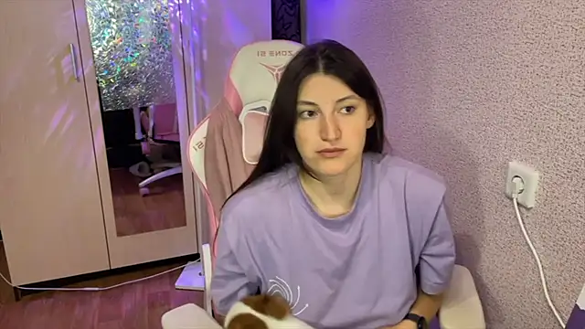 Snapshot of Katrin__kiss chatting on April 19, 2026, 6:32 pm Katrin kiss online show from April 19, 2026, 6:32 pm