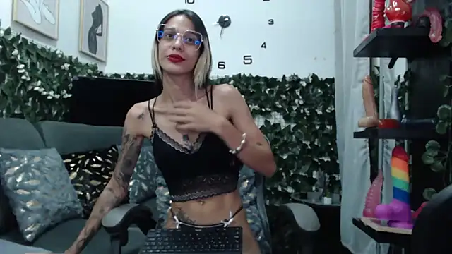 Snapshot of natasha_squirt28 chatting on May 17, 2026, 12:43 am natasha squirt28 online show from May 17, 2026, 12:43 am