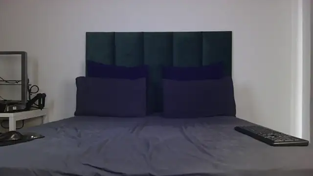 THROATGOATxo online show from November 17, 2025, 6:17 am