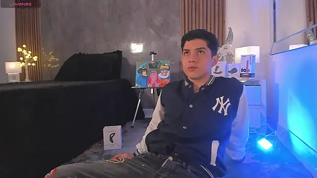 Snapshot of Brat_ chatting on November 30, 2025, 4:46 am Brat online show from November 30, 2025, 4:46 am