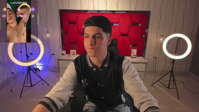 Snapshot of Brat_ chatting on December 15, 2025, 7:52 pm Brat online show from December 15, 2025, 7:52 pm