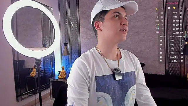 Snapshot of Brat_ chatting on November 13, 2025, 9:19 pm Brat online show from November 13, 2025, 9:19 pm