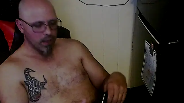 KrazyLegz online show from October 19, 2025, 2:03 am