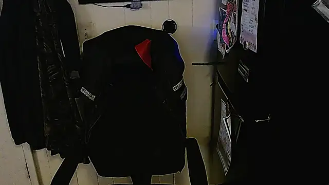 KrazyLegz online show from November 14, 2025, 11:41 pm