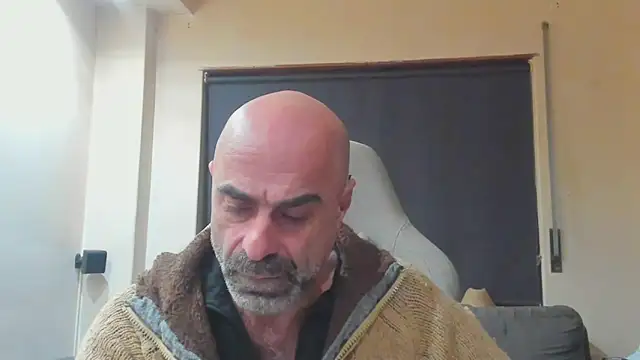 Snapshot of Bicopflirt chatting on December 4, 2025, 12:20 am Bicopflirt online show from December 4, 2025, 12:20 am