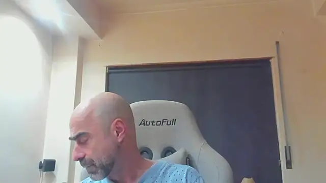 Snapshot of Bicopflirt chatting on December 3, 2025, 1:28 am Bicopflirt online show from December 3, 2025, 1:28 am