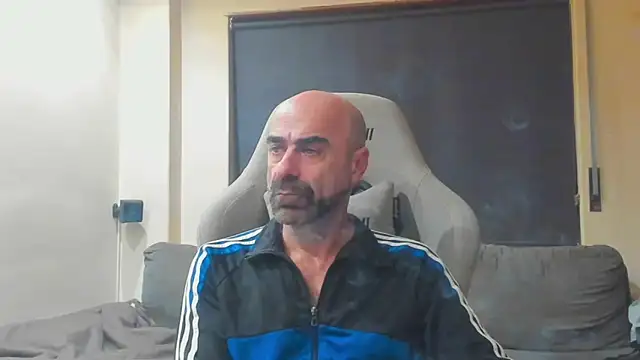 Snapshot of Bicopflirt chatting on December 14, 2025, 9:20 pm Bicopflirt online show from December 14, 2025, 9:20 pm