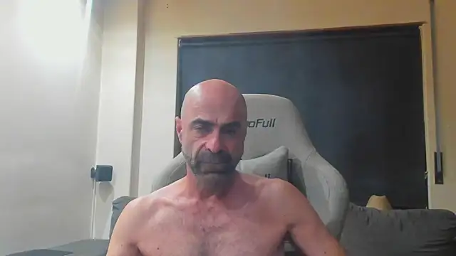 Snapshot of Bicopflirt chatting on October 29, 2025, 1:04 am Bicopflirt online show from October 29, 2025, 1:04 am