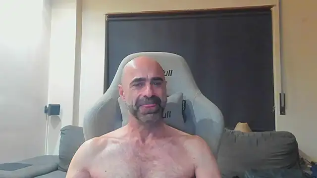 Snapshot of Bicopflirt chatting on October 30, 2025, 12:42 am Bicopflirt online show from October 30, 2025, 12:42 am