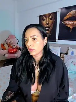 Snapshot of ReiyaRey chatting on April 2, 2026, 8:37 pm ReiyaRey online show from April 2, 2026, 8:37 pm