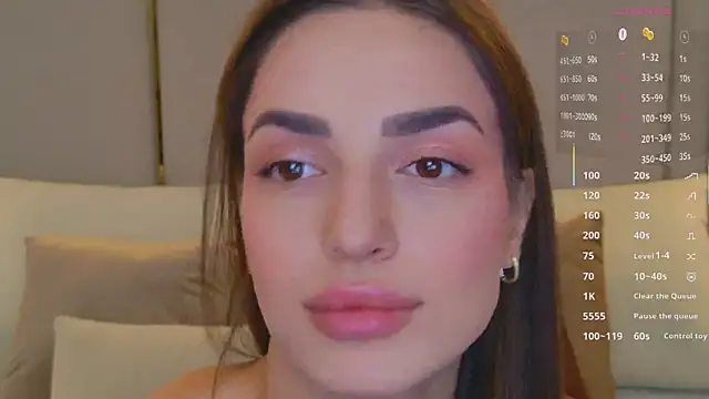 Snapshot of BellaHalles chatting on February 4, 2026, 5:46 am BellaHalles online show from February 4, 2026, 5:46 am