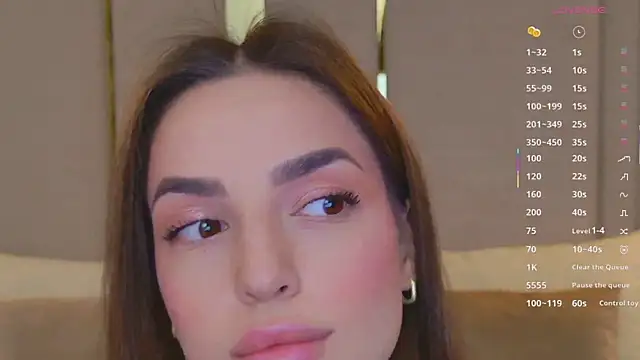 Snapshot of BellaHalles chatting on February 2, 2026, 5:39 am BellaHalles online show from February 2, 2026, 5:39 am