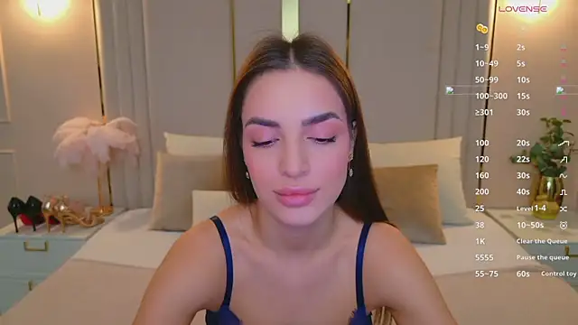 Snapshot of BellaHalles chatting on January 6, 2026, 6:06 am BellaHalles online show from January 6, 2026, 6:06 am