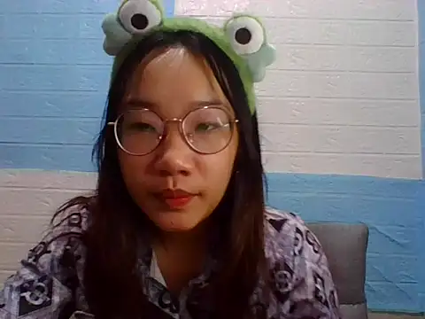 Nanoko online show from November 17, 2025, 4:33 pm