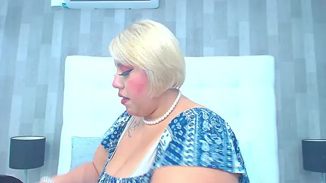Snapshot of LeahMillerr chatting on May 6, 2026, 4:33 pm LeahMillerr online show from May 6, 2026, 4:33 pm