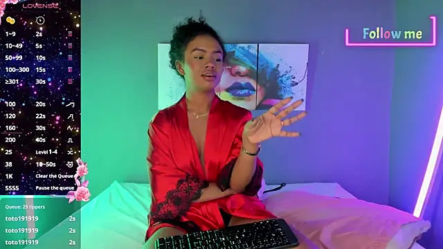 EmmaSmith06 online show from March 18, 2025, 8:26 pm