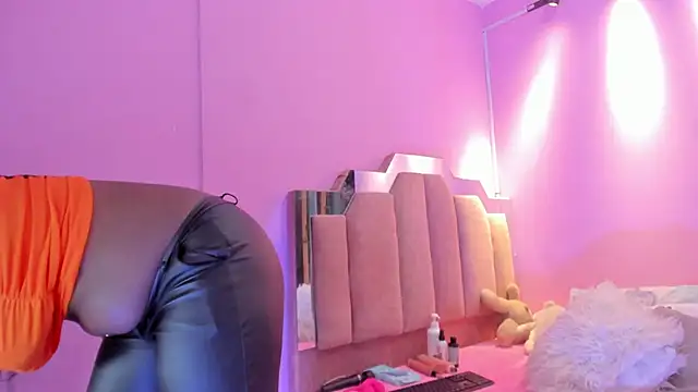 LoveQueen2 online show from November 26, 2025, 12:27 pm