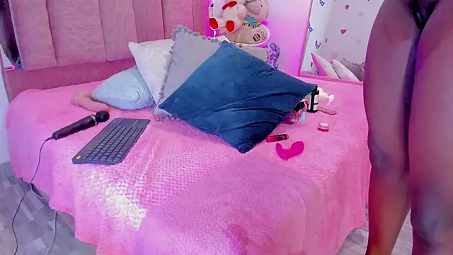 Snapshot of LoveQueen2 chatting on March 4, 2025, 6:50 pm LoveQueen2 online show from March 4, 2025, 6:50 pm