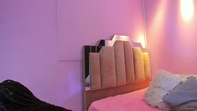 Snapshot of LoveQueen2 chatting on November 27, 2025, 12:05 pm LoveQueen2 online show from November 27, 2025, 12:05 pm