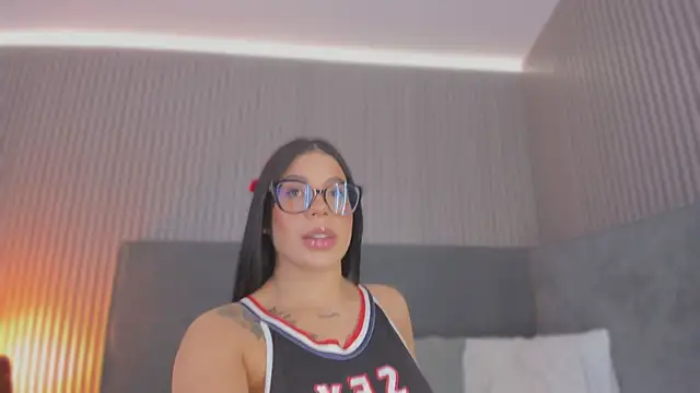 emelie 89 online show from February 25, 2026, 10:37 am